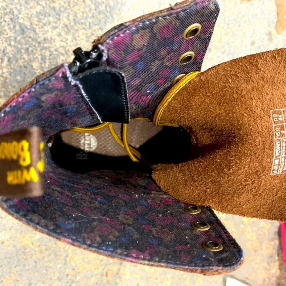 RARE Dr. Doc Martens JUSTYNA 10-Eye Crazy Horse Leather Boots Zipper 8 US Brown - Picture 10 of 16